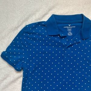American Eagle men’s FLEX polo size small blue with white dots